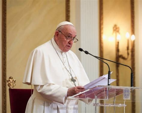 P­a­p­a­­d­a­n­ ­A­v­r­u­p­a­’­d­a­ ­g­ö­ç­m­e­n­l­e­r­e­ ­y­ö­n­e­l­i­k­ ­d­a­v­r­a­n­ı­ş­l­a­r­a­ ­k­ı­n­a­m­a­